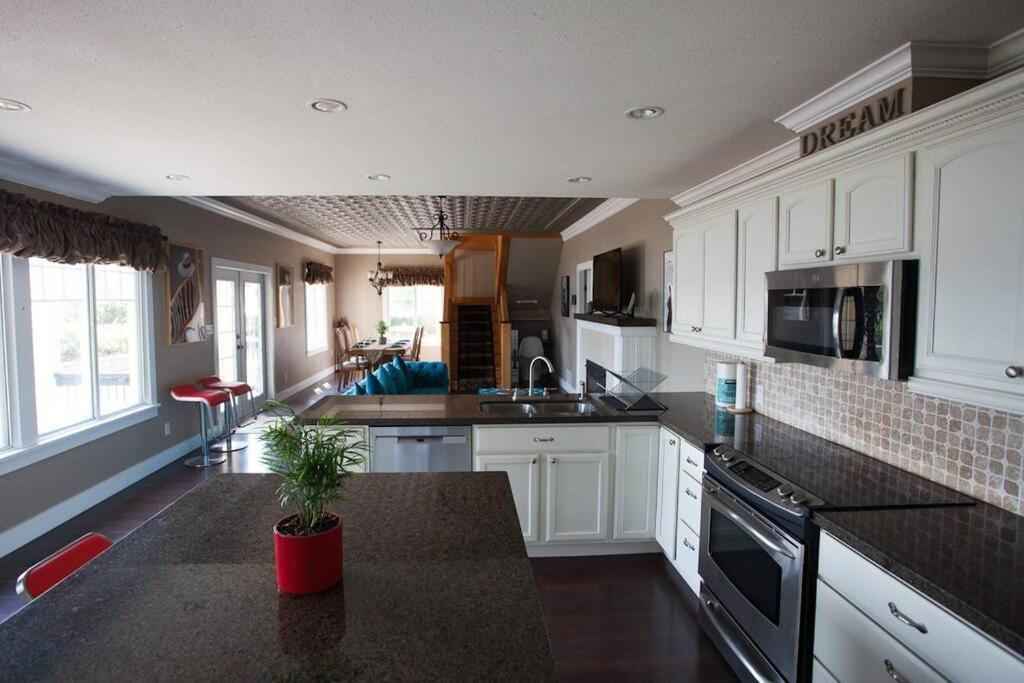 فيلا Iconic 3-Story Waterfront 'Marina House' W/ View جيبسون المظهر الخارجي الصورة